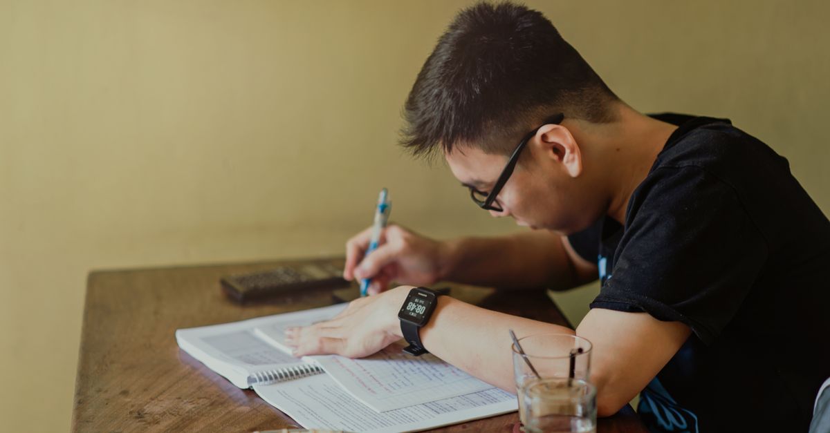 大学生小红书拍什么?6 类零预算也能持续更新的选题